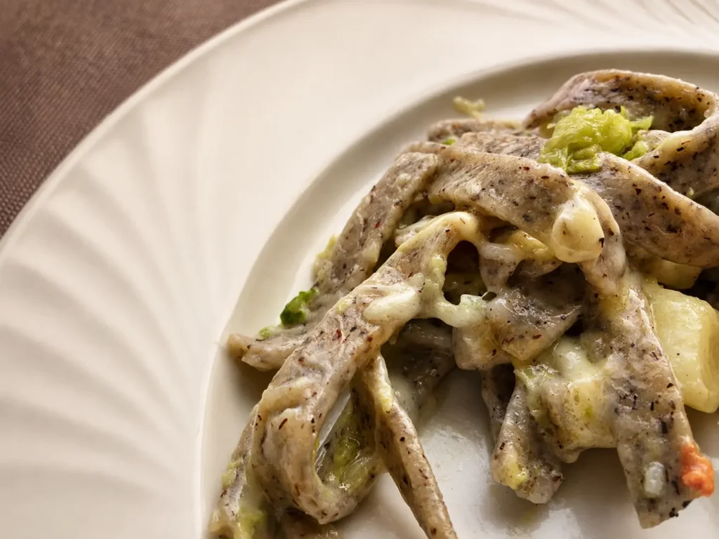 Pizzoccheri della Valtellina con verza, patate e formaggio