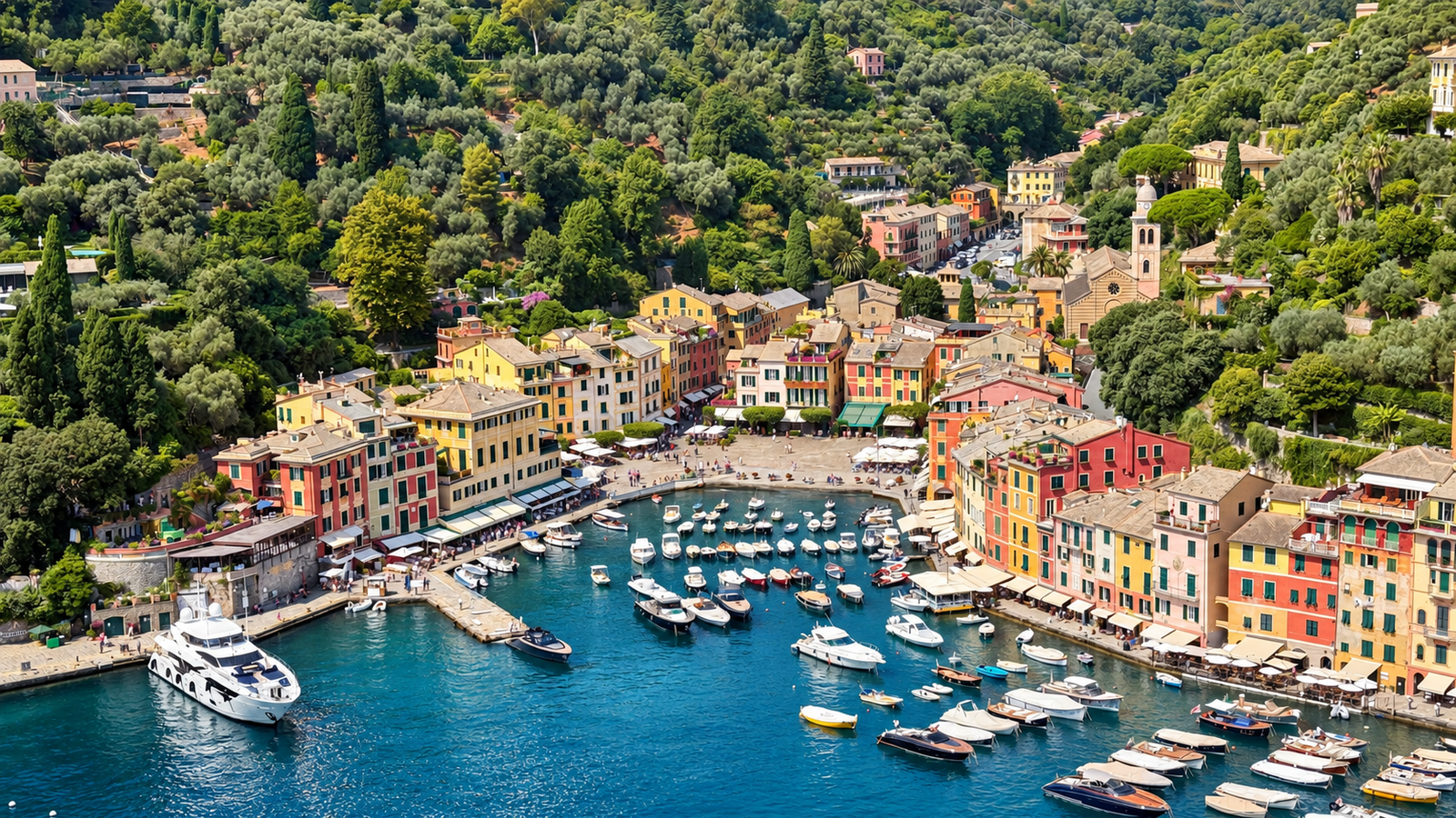 Portofino nel Tigullio con il porto e le case colorate